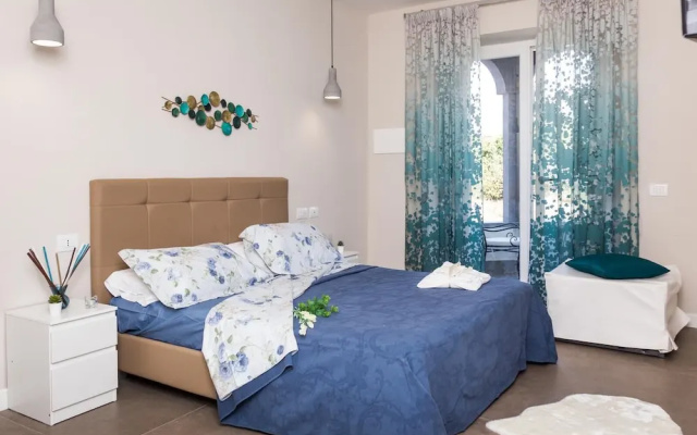 8 Rooms Hotel