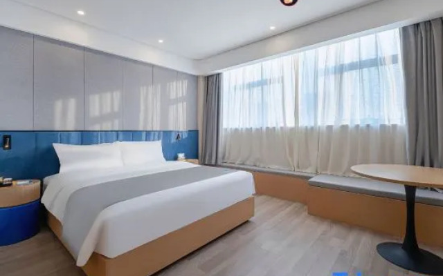 Lan Ou Shangpin hotel (Linyi Lanshan Railway Station East Square)