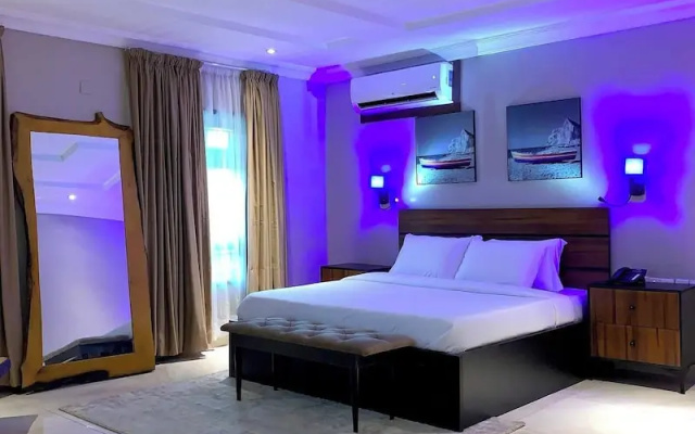 Tomats Hotel and Suites