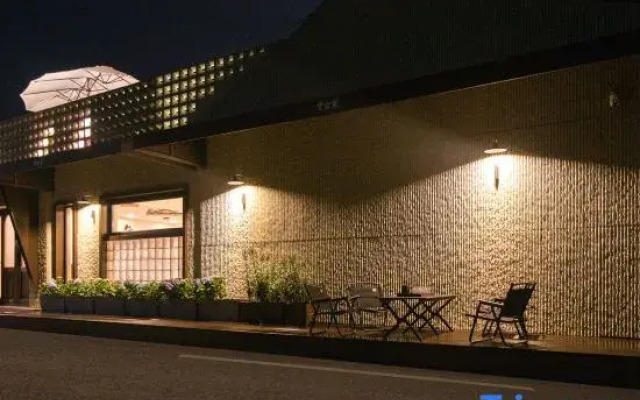 Middle Globe Resort