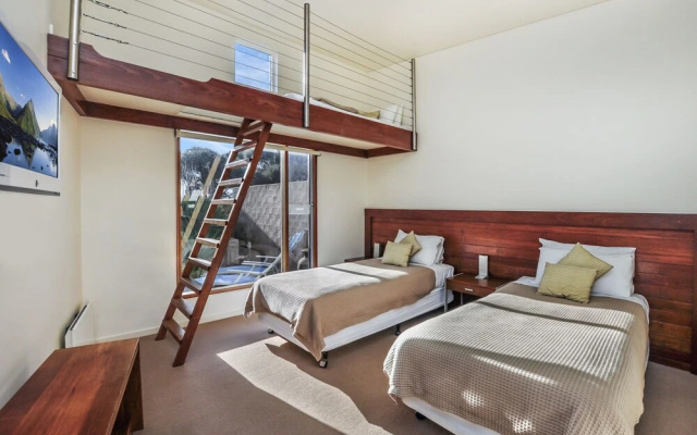 Hearn's Beachside Villa 4