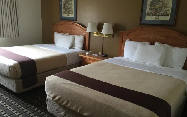 Adams Inn