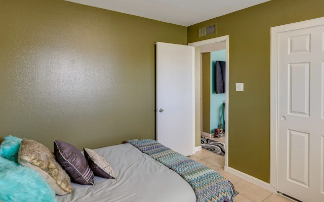 Scottsdale Condo w/ Community Pool Access!