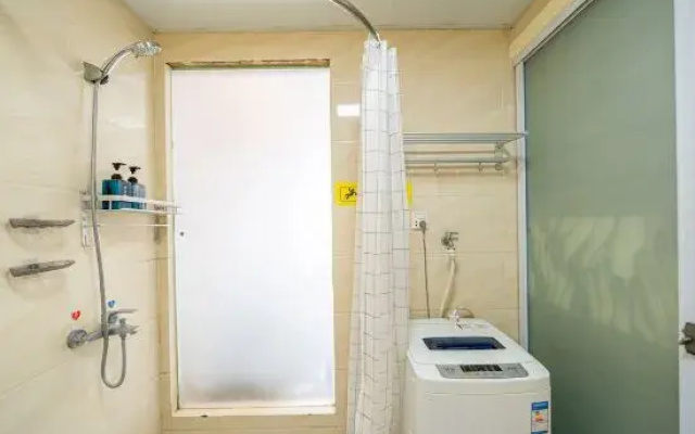 Wanjia Cinema Apartment (Shanghai Pujiang High-Tech Park Branch)