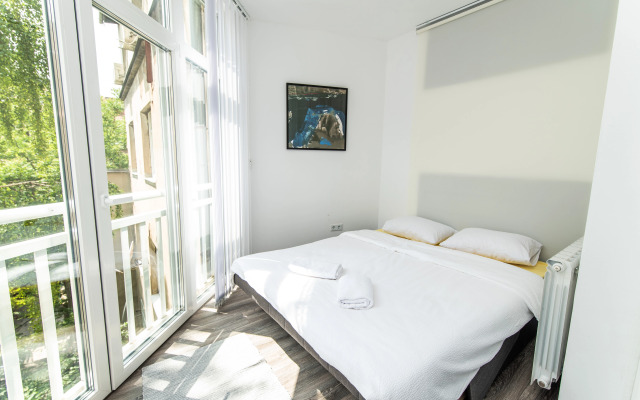 150sqm Apartment with 4 units! GREAT FOR GROUPS