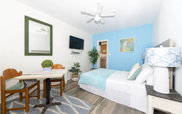 Tropic Isle Hotel and Apartment