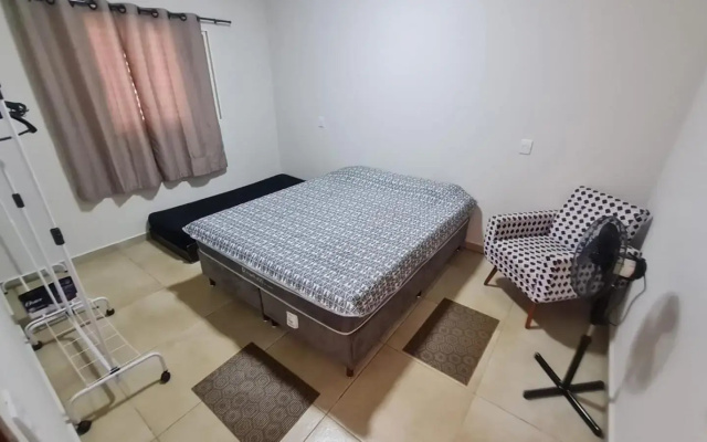 Casa c/ quartos separados + churrasqueira ampla.