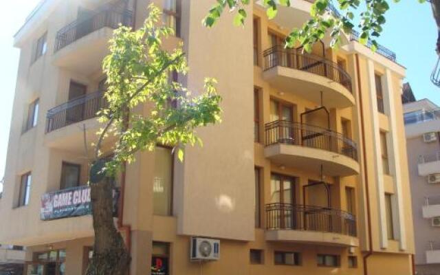 Отель Family Hotel Danailov Болгария, Приморско - отзывы, цены и фото номеров - забронировать отель Family Hotel Danailov онлайн вид на фасад