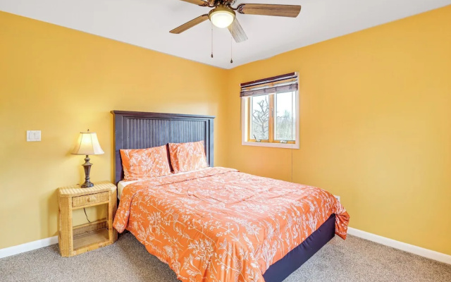 Pocono Retreat: Access to Community Lake & Beach!