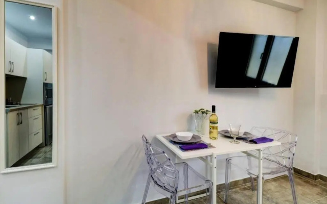 Purple- Lux Studio 2 From Metro Petralona