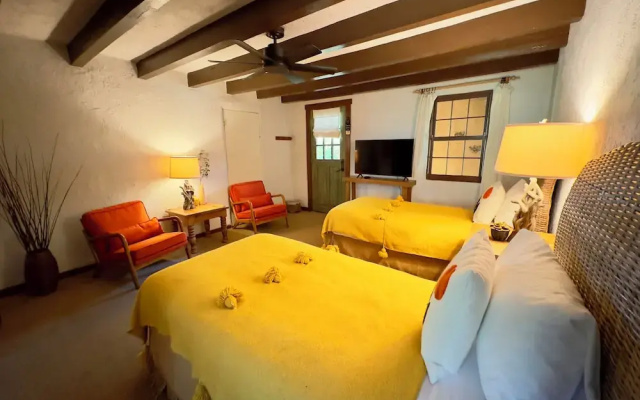 Old Taos Guesthouse B&B