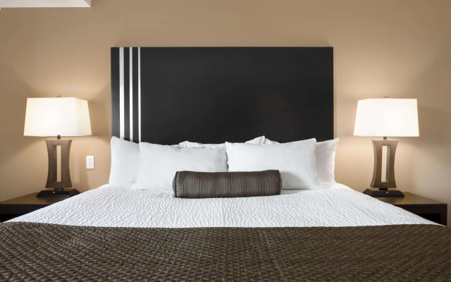 Days Inn by Wyndham Calgary Northwest