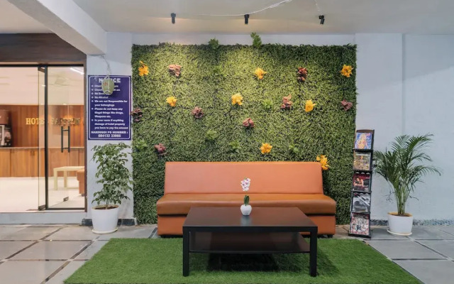 Hotel Saffron Groves