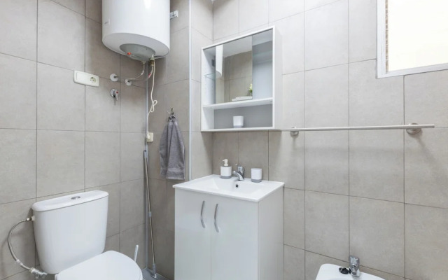 2-bedroom Apartment-close to Beaches and Center