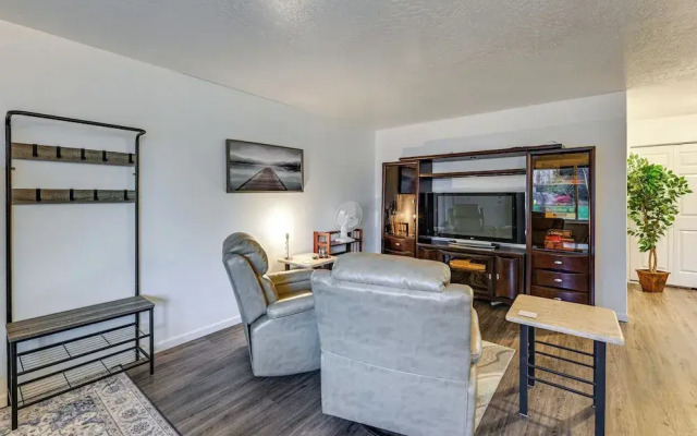 Comfort & Convenience! Apt in Central Soldotna