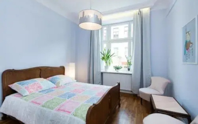 Sunny Old Town Apartments