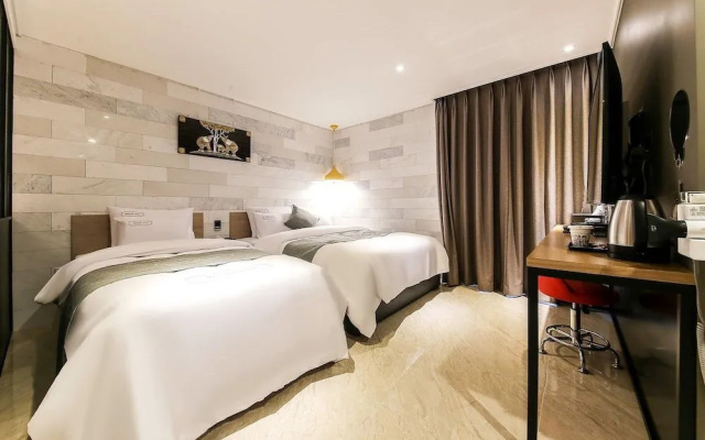 Docking Hotel