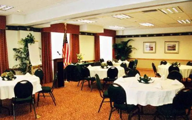 Country Inn Suites Sanibel Gateway