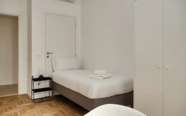 Beautiful apt with 2 balconies