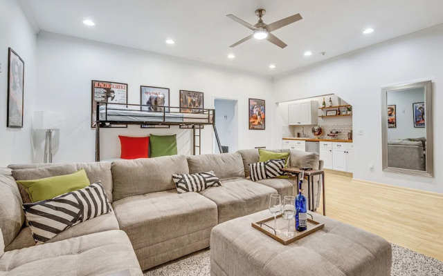 Walk to Mercedes-benz! Spacious Getaway in Atlanta