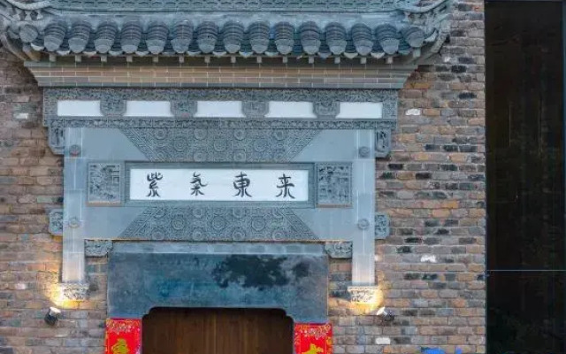 Wuyuan style waterfront homestay