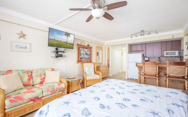 Hawaiian Inn 238 by Distinctive Beach Rentals