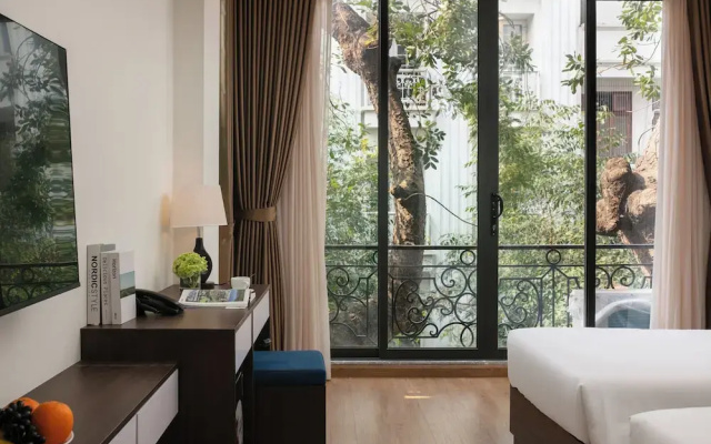 Queen Cafe Hotel