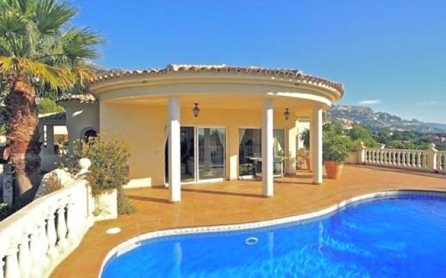 Luxury Home in Altea With Mountain Views