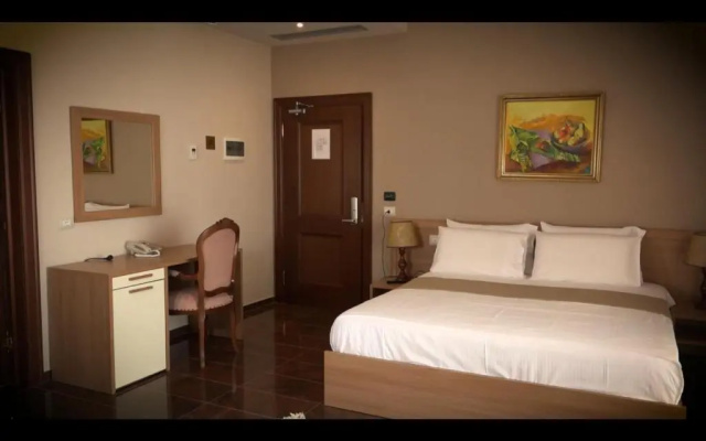 Fishta Hotel