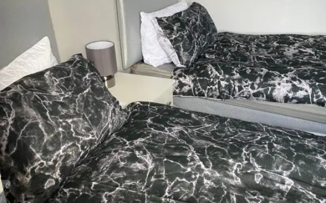 Stylish & Modern 4 Bedroom sleep 8