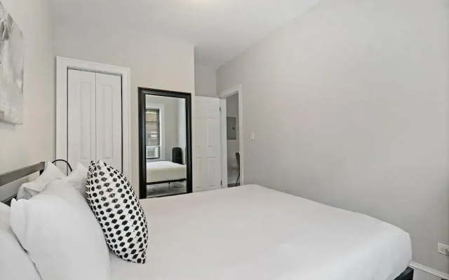 Spacious 2BR Near Dining - Touhy 1S