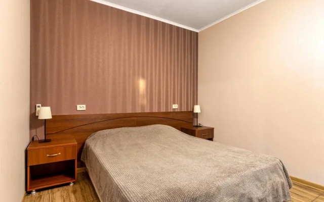 Gueshouse on Dekabristov 27