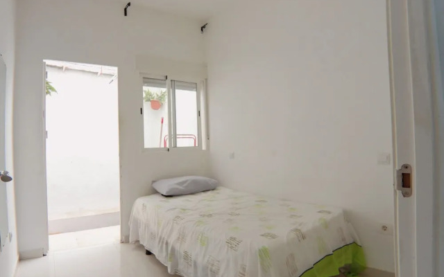 Apartamento de 2 Habitaciones, bajos, en Puerta del Angel AZBD