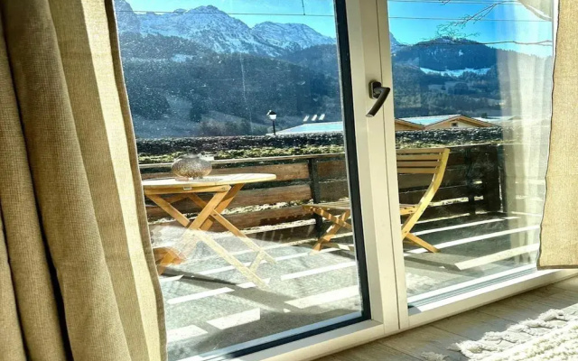Cosy Chalet With Garden