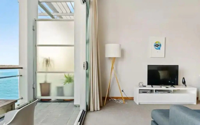 Relaxing Sea Wharf View Apartment by Zodiak Stays