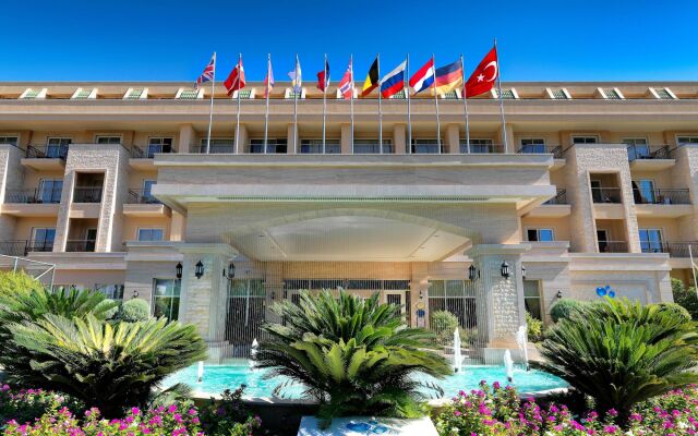 Отель Crystal De Luxe Resort & Spa – All Inclusive вид на фасад
