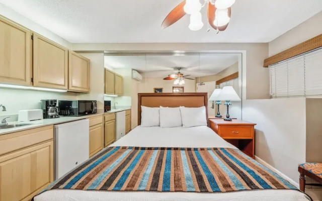 Petite Retreat at Kahana Falls
