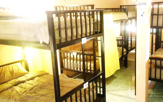 Jinda Hostel вид на фасад