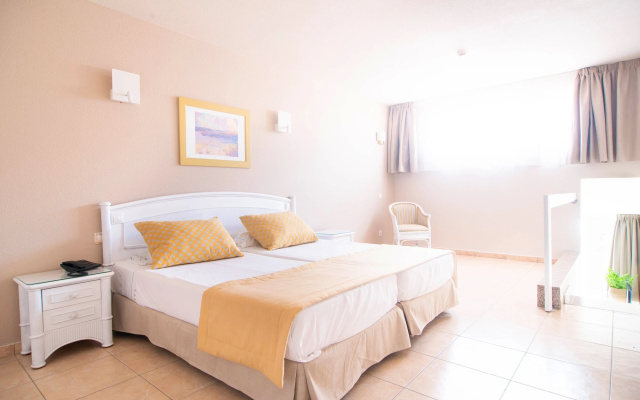 Apartamentos Punta Marina by LIVVO