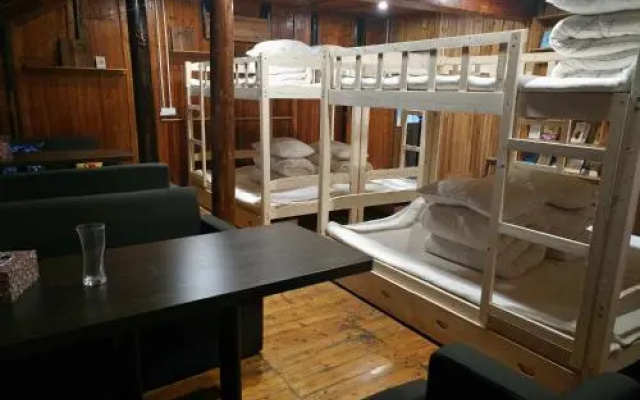 Bathe Under Moon Light Homestay