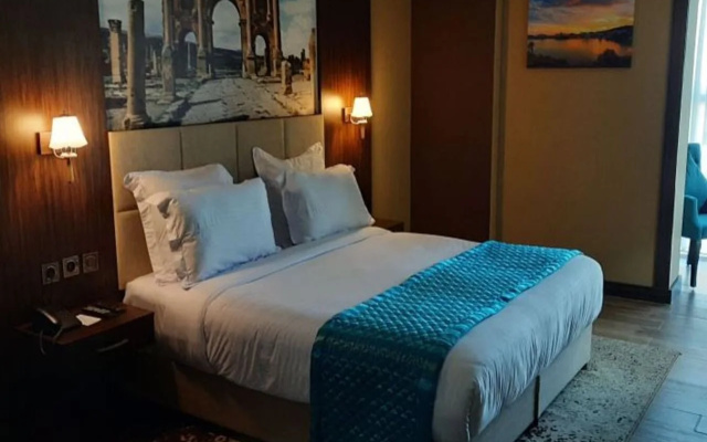 LB Suites Hotel