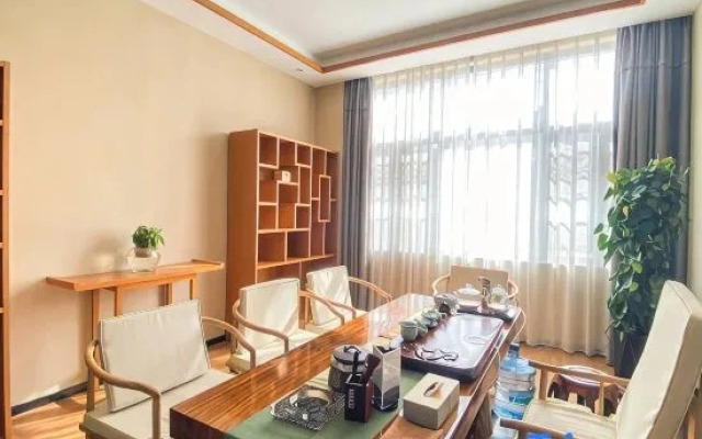 Longqi Longhu Hotel