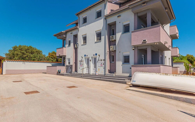 Nice Apartment in Kanica With Wifi and 2 Bedrooms