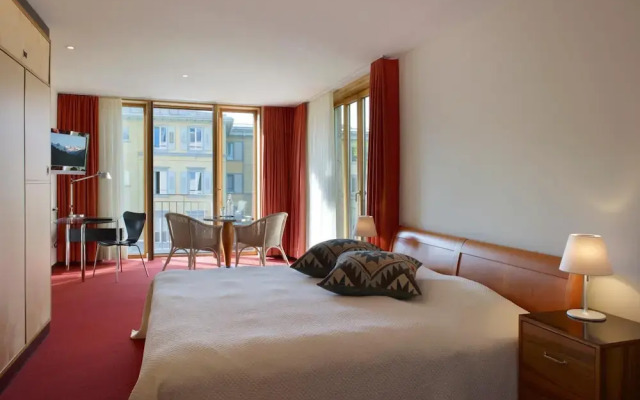 Hotel S