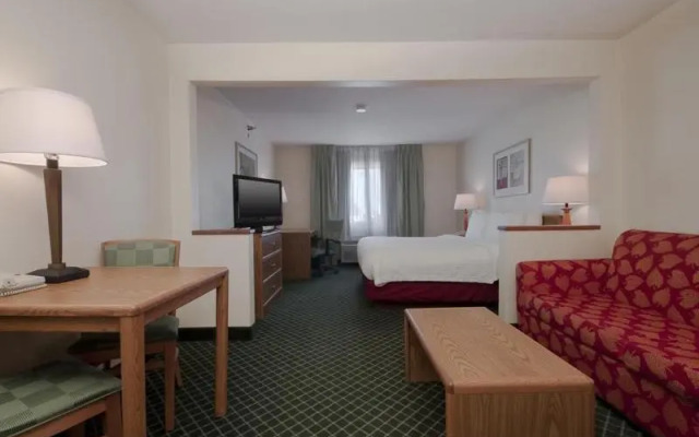 Country Inn & Suites Fairview Heights IL