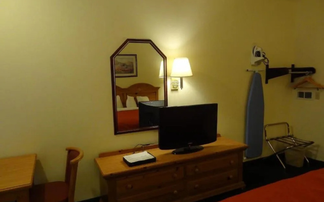 Motel 6 Portland, IN