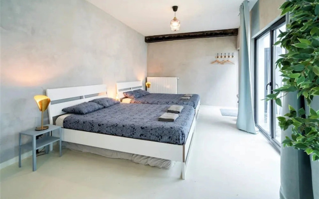 Antwerp Central 1br/7p Apartment