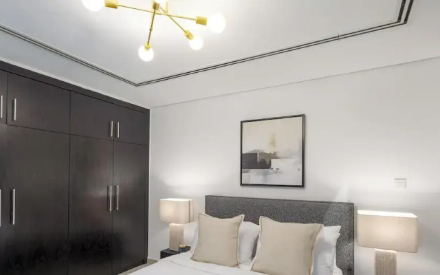 LUX The JLT Gold Crest Suite
