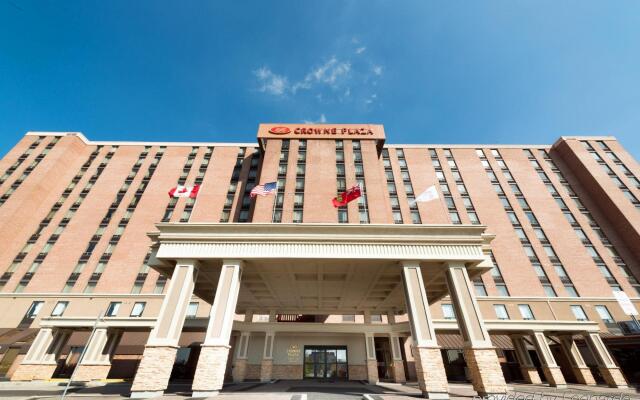 Отель Crowne Plaza Toronto Airport Канада, Торонто - отзывы, цены и фото номеров - забронировать отель Crowne Plaza Toronto Airport онлайн вид на фасад