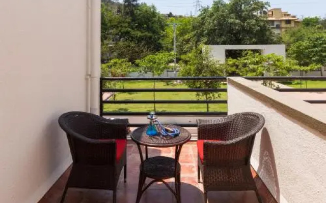 Greenwoods Six by Vista Rooms